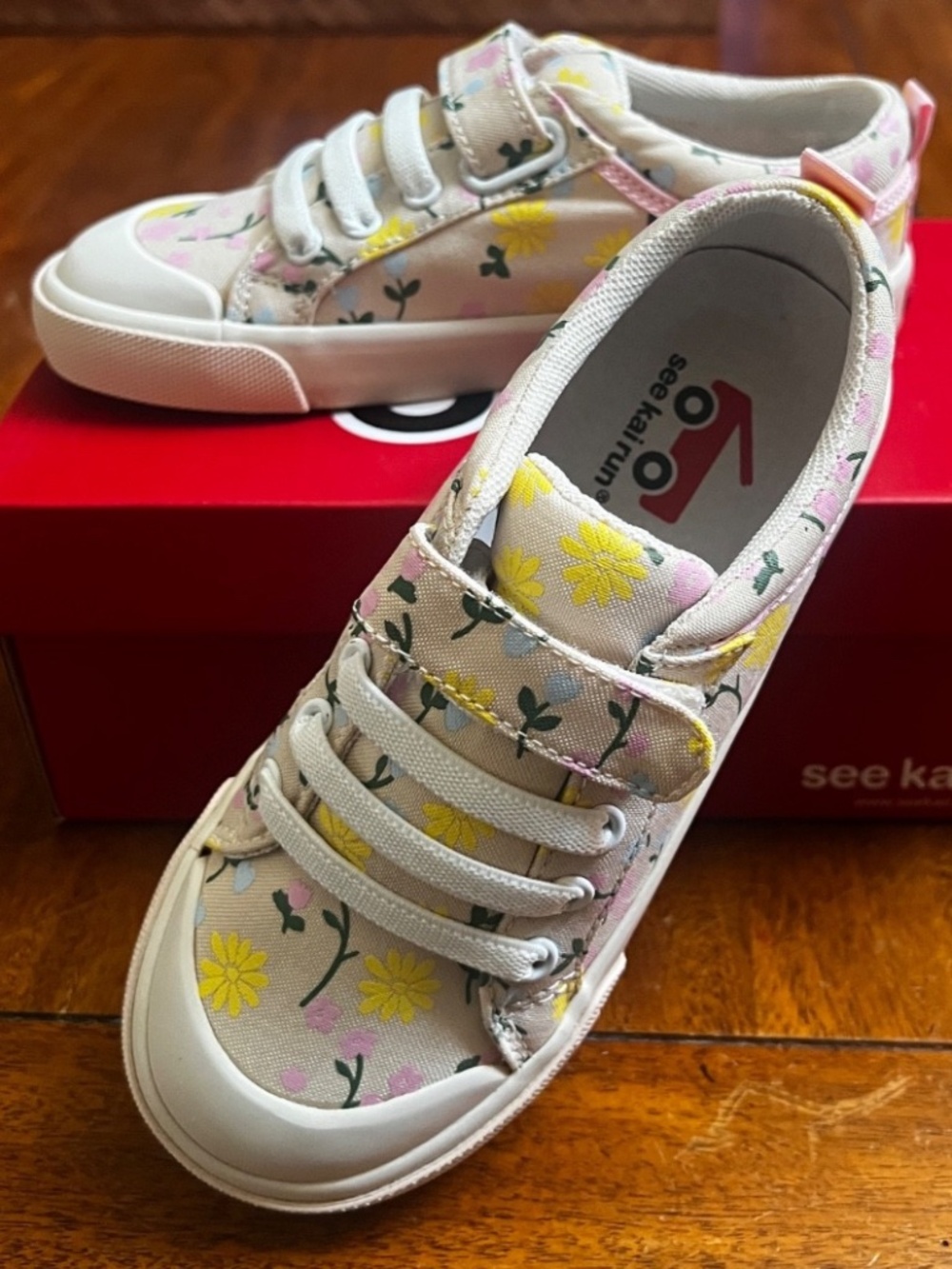 NWB See Kai Run 'Kristen' Sneakers / Oatmeal/Floral / Size 13